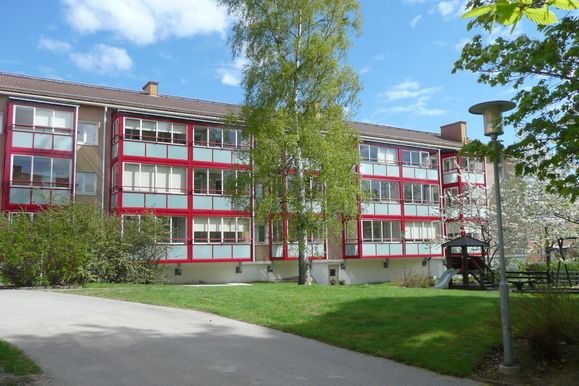 Flerbostadshus med balkonger i bostadsområdet BRF Lunna