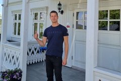 Niklas Åkerlund in front of the house