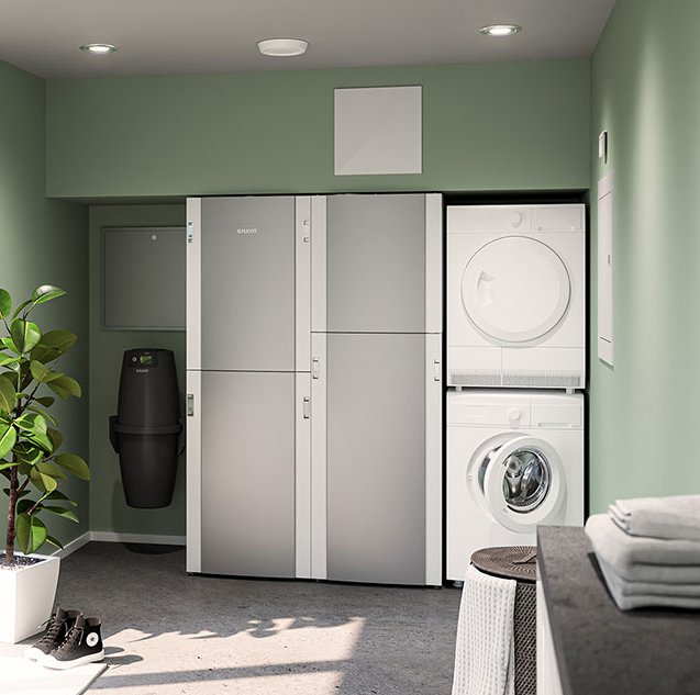 EcoNordic inneklimasentral plassert i vaskerom ved siden av vaskemaskin og tørketrommel.