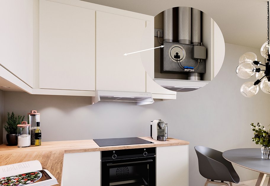 Kjøkken med avtrekksvifte montert i overskap over kjøkkenhetten.