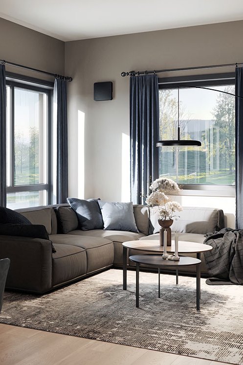 Stue med åpen planløsning der romventilator er diskret integrert i vegg